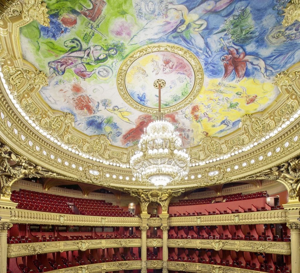 Le plafond de l'Opéra Garnier, voulu par André Malraux, et réalisé par Marc Chagall en 1964