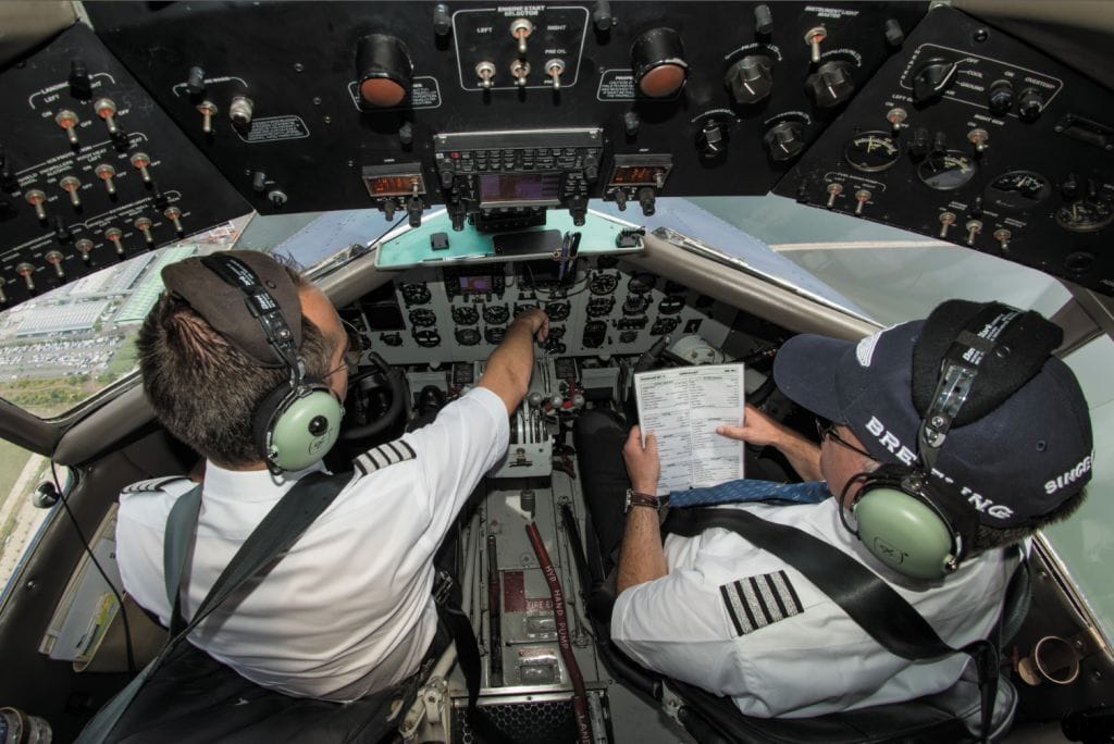Cockpit du Breitling DC-3 - Pilote et co-pilote