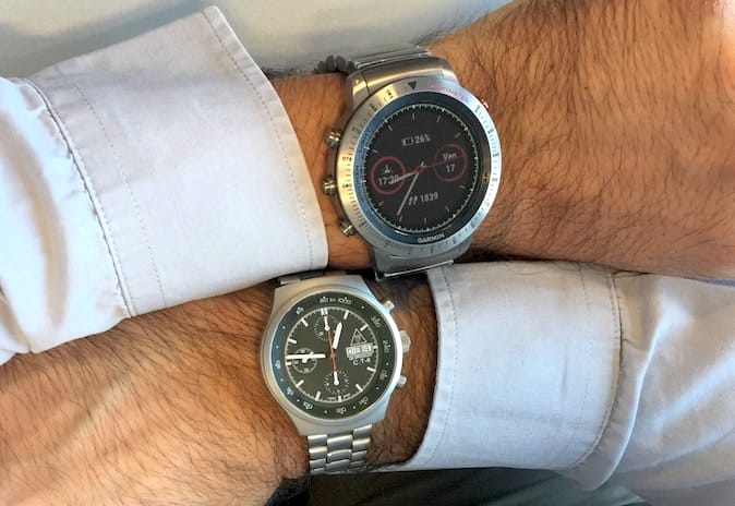 La Garmin Fénix Chronos à côté d’un Chrono Valjoux 7750 de 42mm… c’est un beau bébé