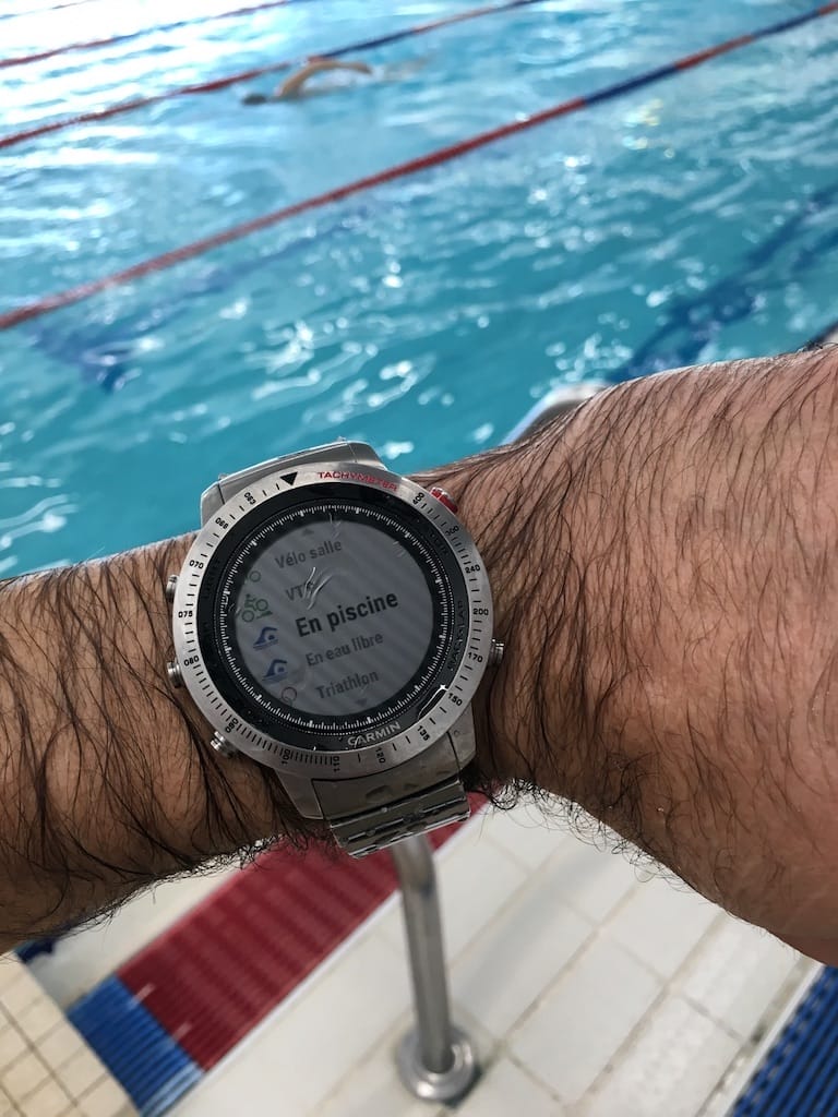 La montre est étanche 10A, donc les activités nautiques sont autorisées et gérées