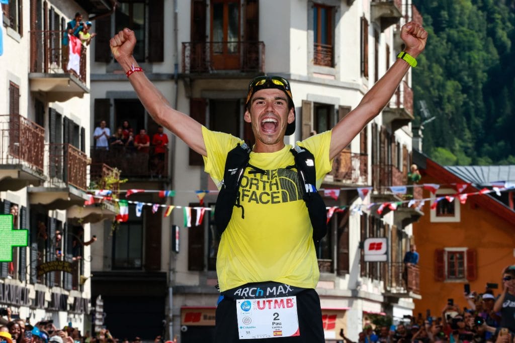 Le vainqueur de l'édition 2019 de l'UTMB avec une montre Garmin au poignet.