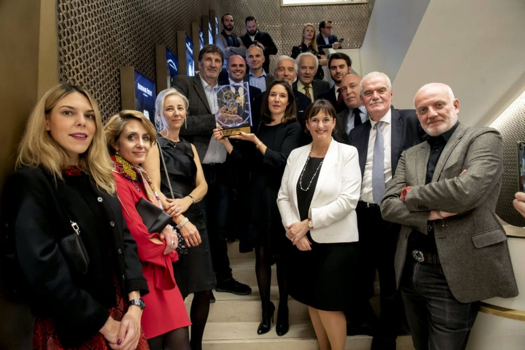 Le jury entourant le vainqueur du 6ème Bucherer Watch Award