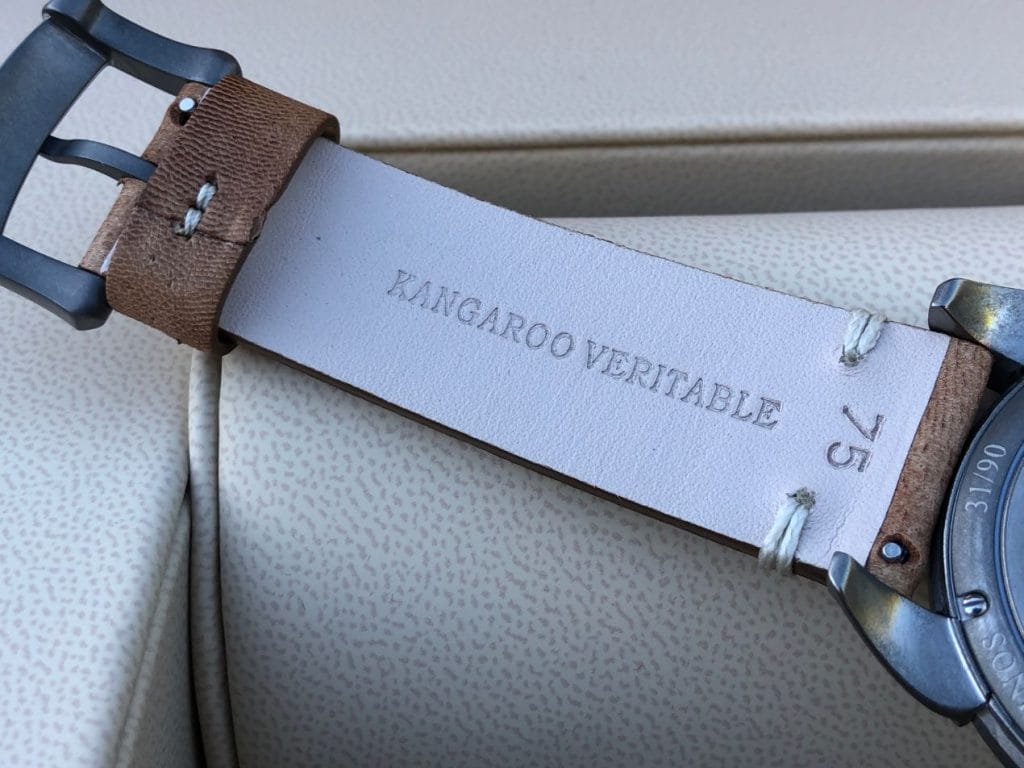 Un bracelet typé aviation en Kangourou