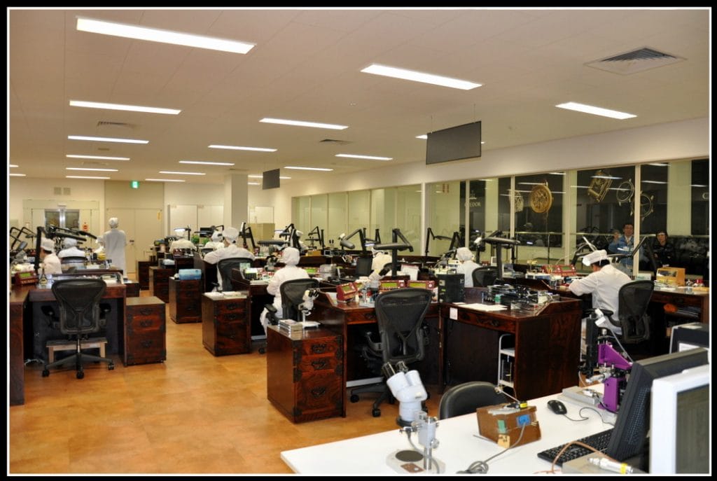 L'atelier d'assemblage où règne une atmosphère d'un calme olympien.