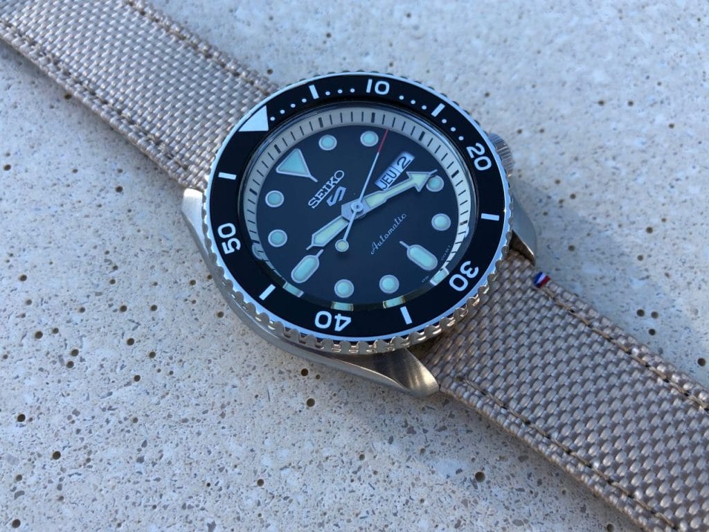 Très beau mariage ton sur ton avec les index et le réhaut