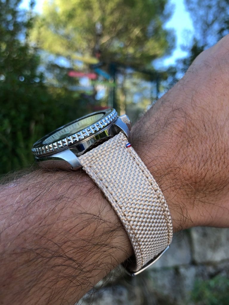 Le petit détail du point de bride tricolore qui fait la différence.