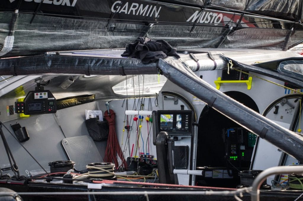 Le bateau est entièrement équipé en Garmin