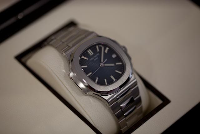 Photo d'illustration - Julien V. aurait assemblé et vendu au moins une Patek Philippe Nautilus 5711 avec un bénéfice net de 20 000 €.