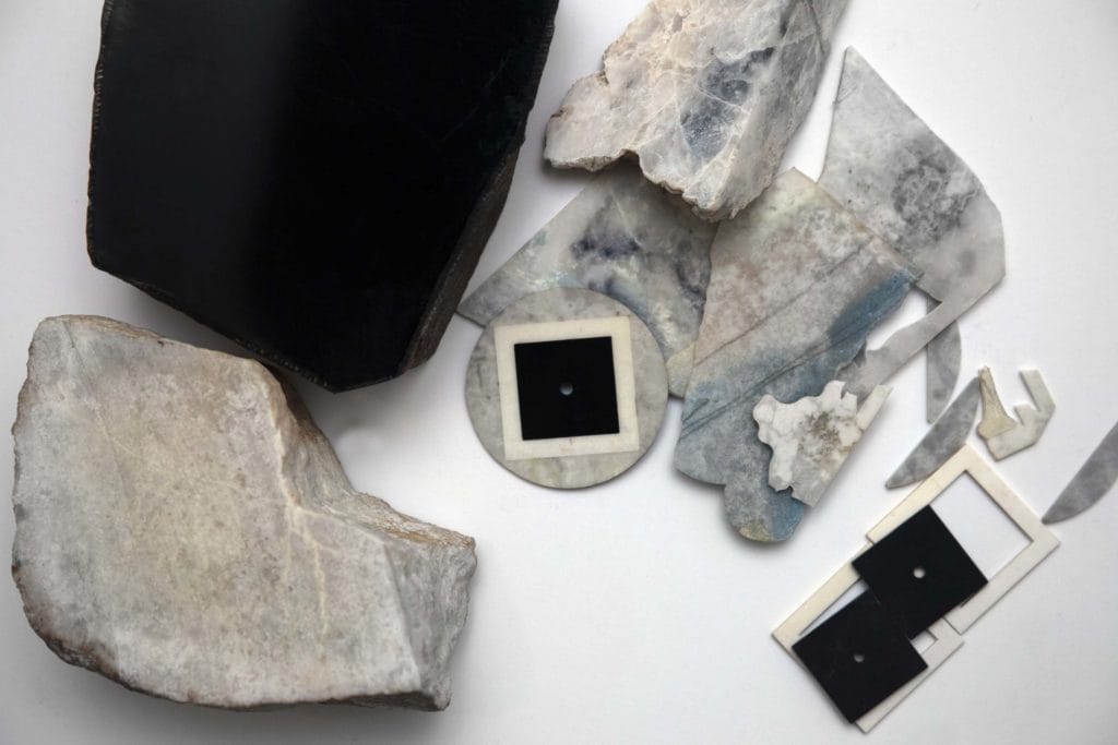 Mosaïque et marqueterie lapidaire pour créer un cadran unique sur chaque montre