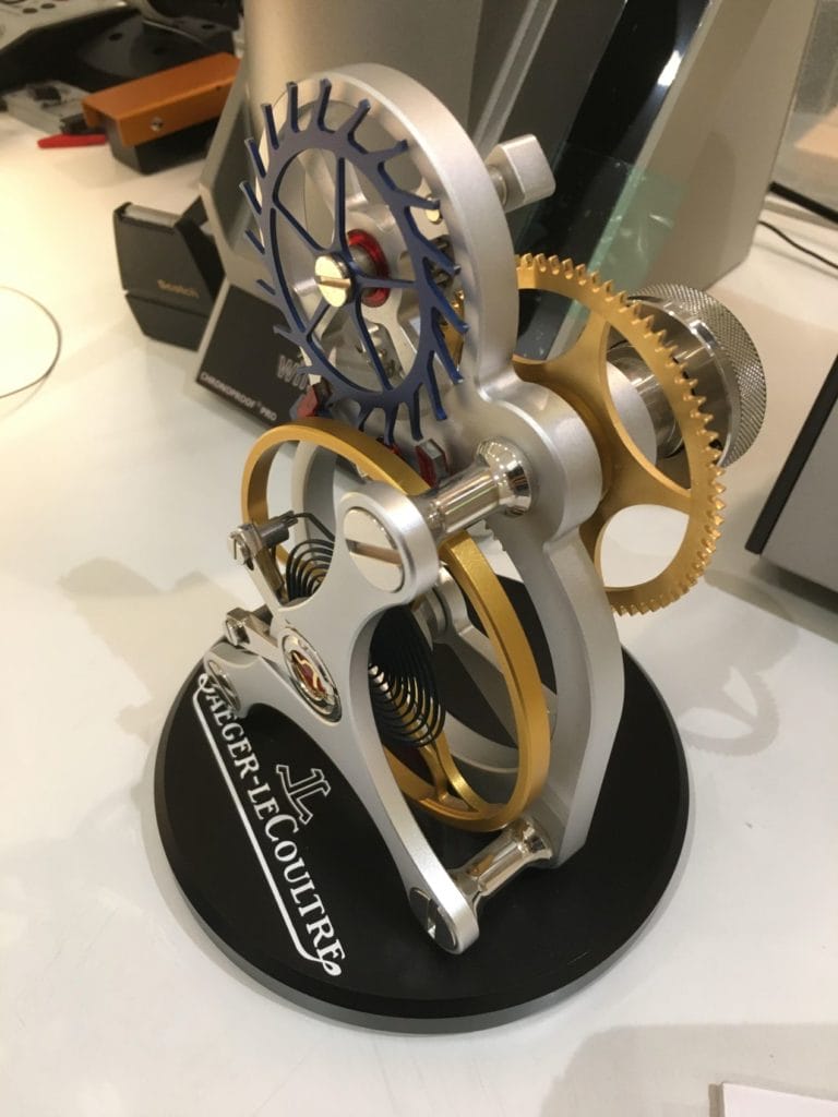 Un balancier / spiral majuscule