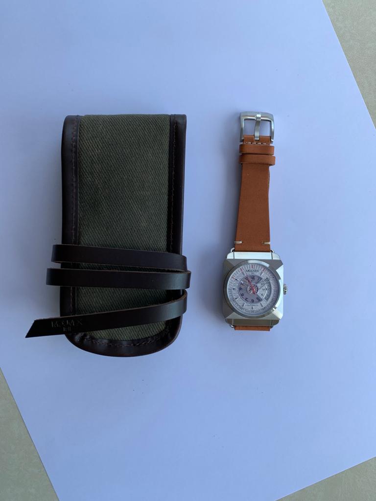 L'étui de voyage offert aux lecteurs de Passion Horlogère s'annonçant à la marque