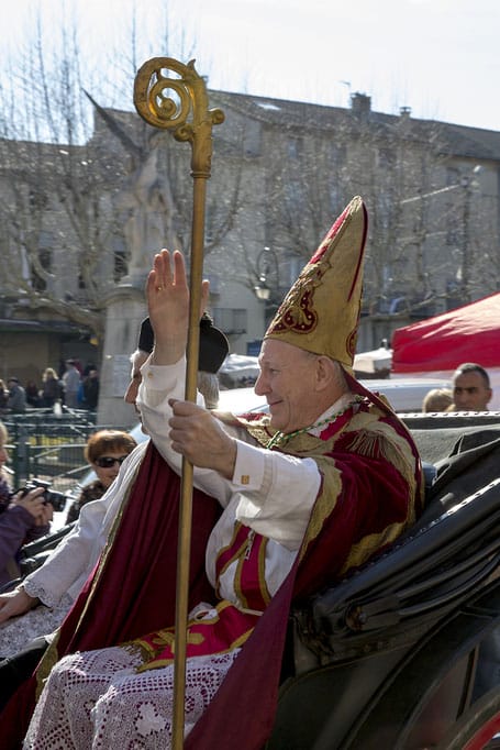 Saint-Valentin est fêté à Roquemaure dans le Gard.