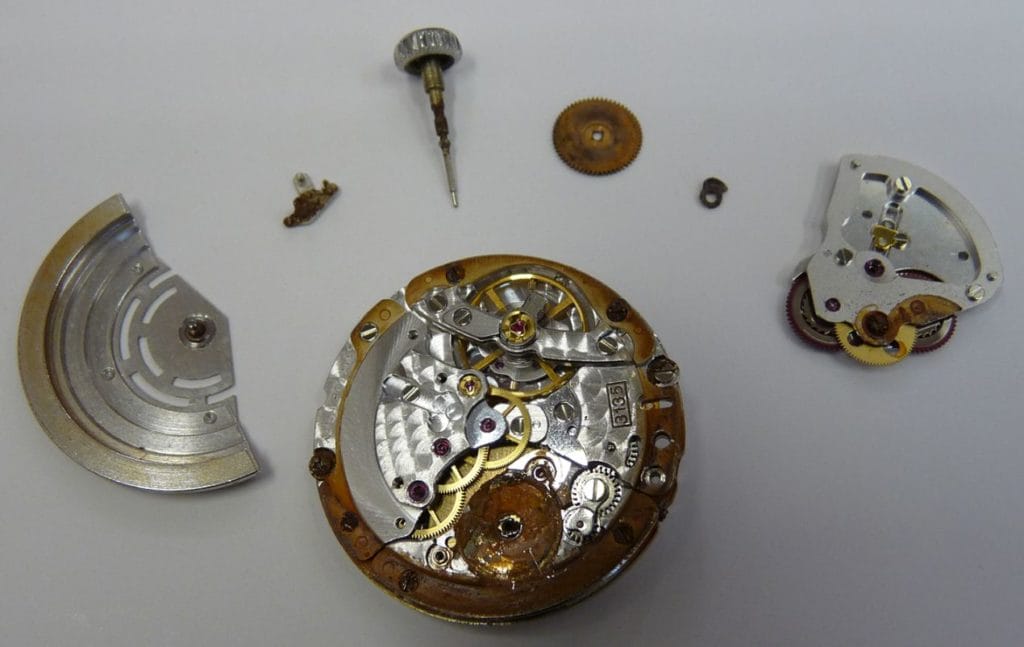 Mouvement Rolex en opération sauvetage au Centre Horloger de Provence