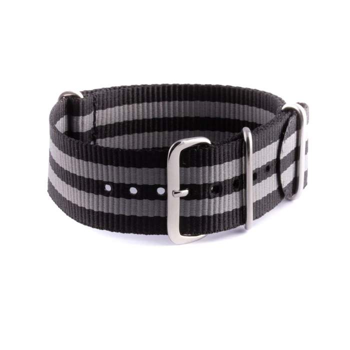 Le célèbre bracelet NATO Bond.