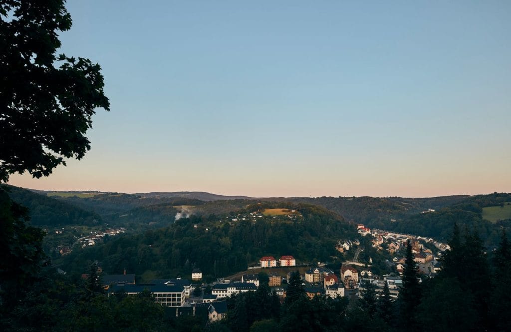 Glashütte : une ville ouvrière au cœur d'une vallée en Saxe. 