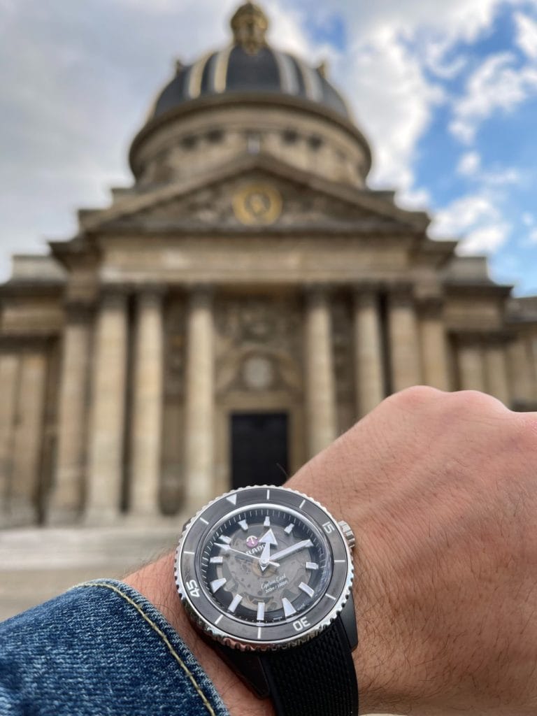 Bannière du groupe "Une montre au poignet".