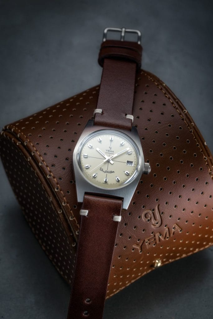 Chaque Yema Wristmaster est livrée dans son étui de voyage.