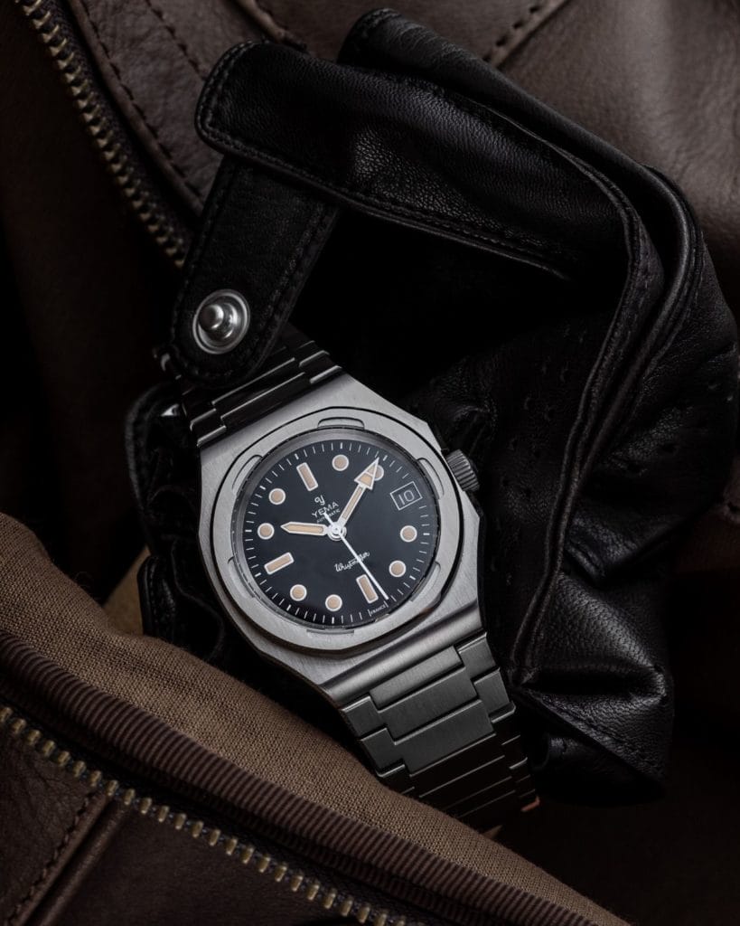 La Yema Wristmaster Traveller peut s'associer à tous les styles !