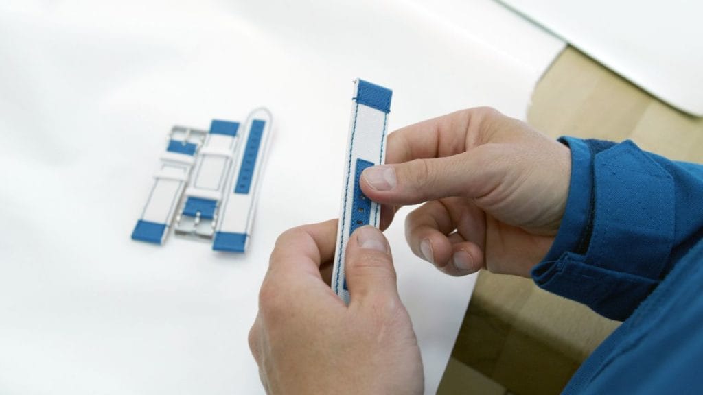 Le bracelet réalisé avec le tissu authentique des combinaisons spatiales "Sokol"