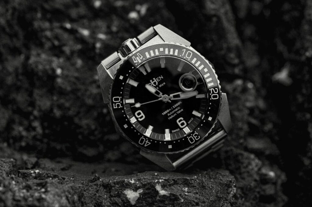 La couronne placée à midi évite toute manipulation accidentelle.