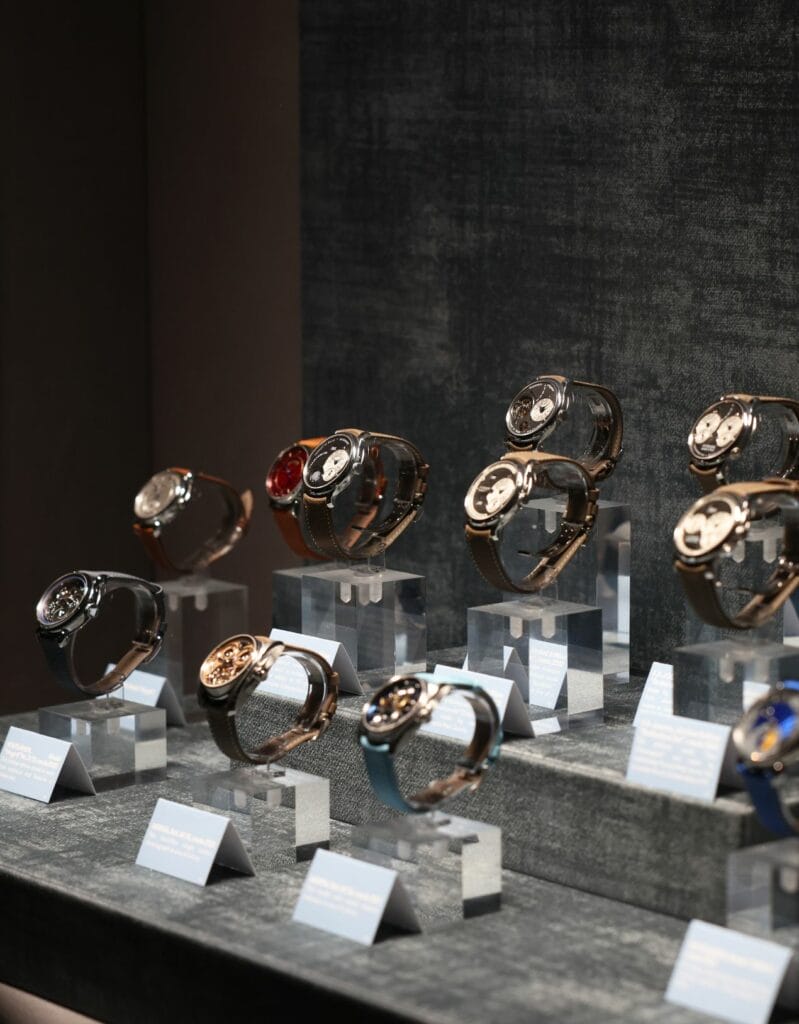 168 montres sont livrées au plaisir des visiteurs.