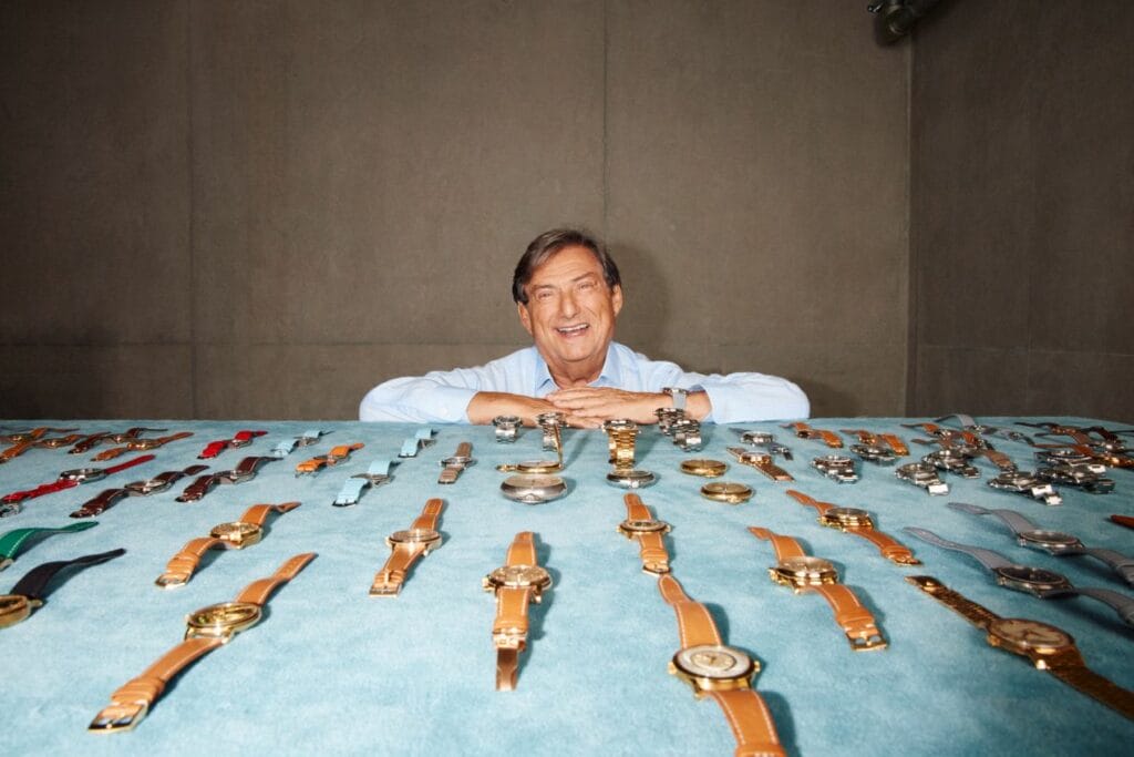 Patrick Getreide au milieu d'une partie des pièces qui seront exposées.