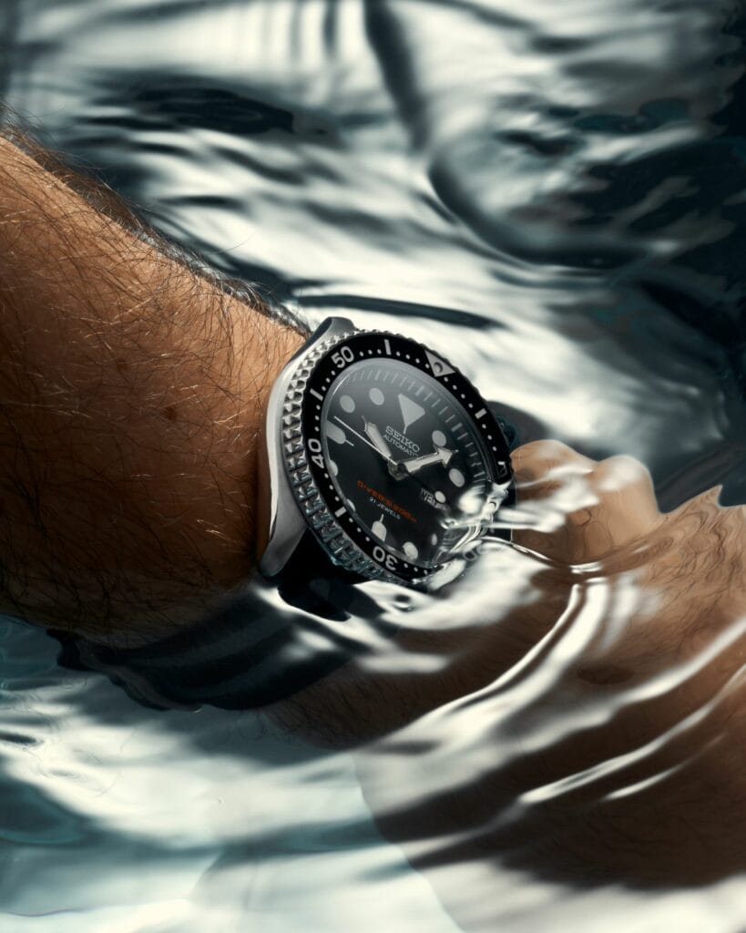 La SKX007 dans son élément. Photo Alexandre Tarall, mannequin Clément Cesselin, bracelet NATO "Bond" Antenen.