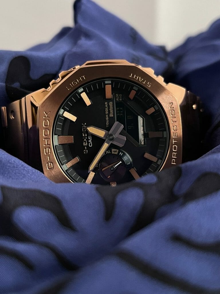 Un rose gold aux accents cuivrés.