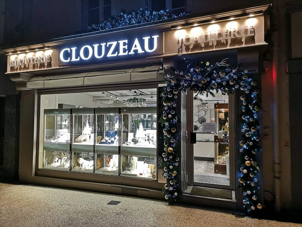 La bijouterie Clouzeau, à Pithiviers, vous souhaite de bonnes fêtes. 
