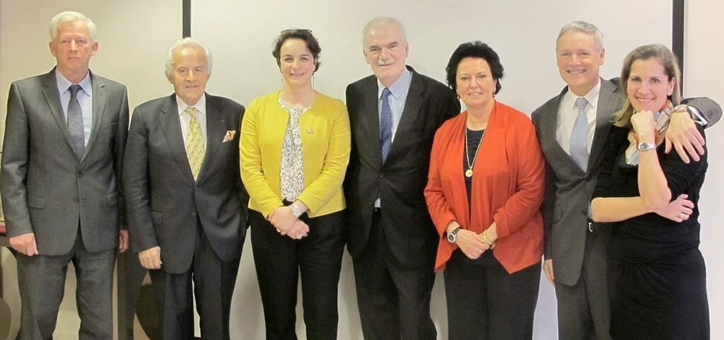 Jean-Jacques WEBER, nouveau président de la Fédération de l'horlogerie, entouré de membres de son Conseil d’administration. De gauche à droite : Hervé Laniez (Seiko France), Didier Bévillon, Aurélie Perraud (Rolex France), Jean-Jacques Weber, Florence Ollivier-Lamarque (Swatch Group France), Pascal Rousseau (Richemont), Valérie Pierson (Breitling France)