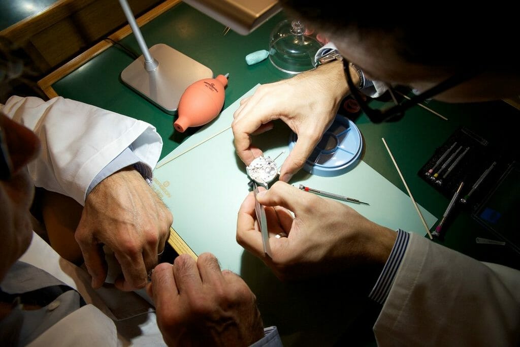 Le maître et l'apprenti en plein exercice.