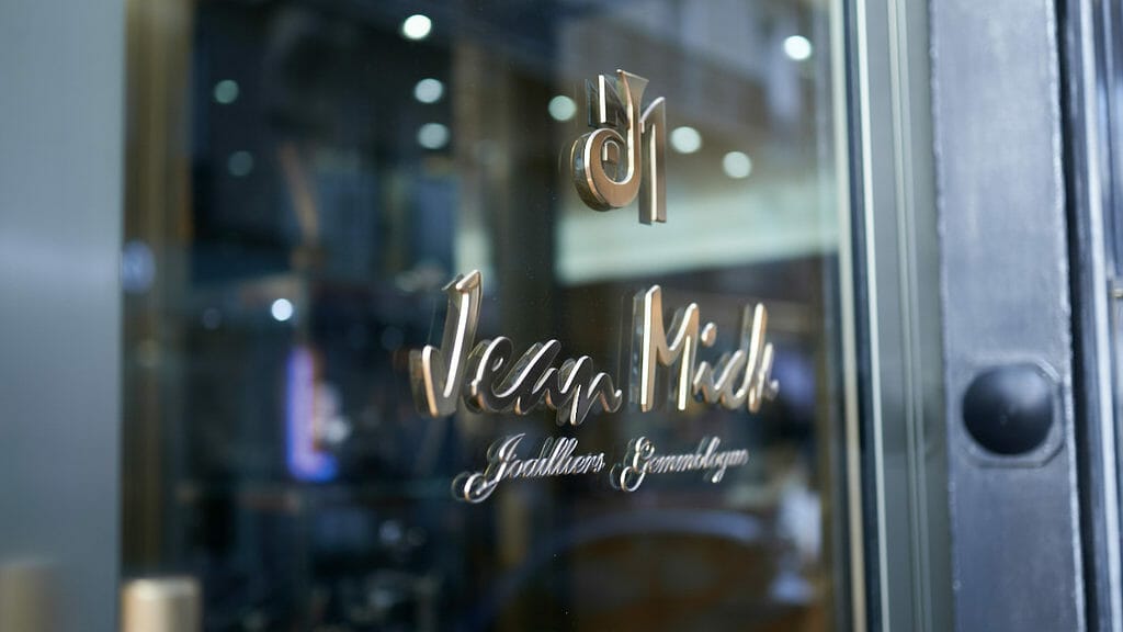 Passez la porte de Jean Mick et découvrez un univers de passion.