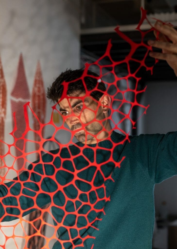 Clément Vieille, artiste ayant créé la scénographie de la nouvelle création de Hermès.