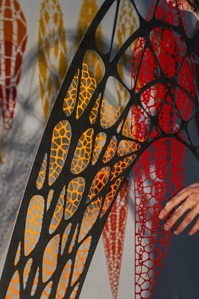 L'utilisation de matériaux innovants permet de donner une multitude de formes et de textures aux sculptures.