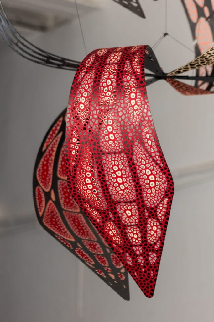 L'utilisation de matériaux innovants permet de donner une multitude de formes et de textures aux sculptures.