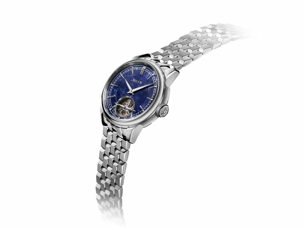 Bracelet métallique avec maillons en relief.