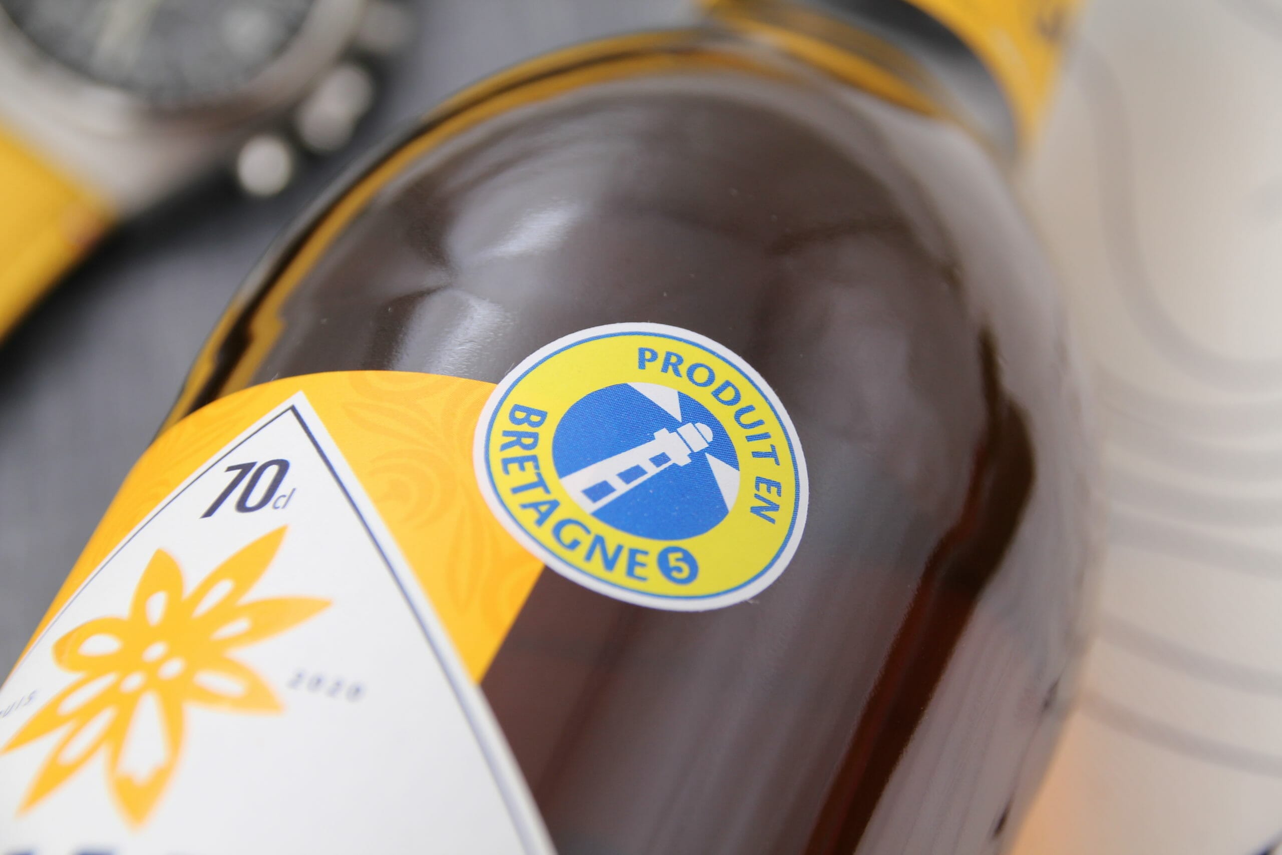 Le pastis Ty Jaune est le résultat d'un savoir-faire artisanal. 