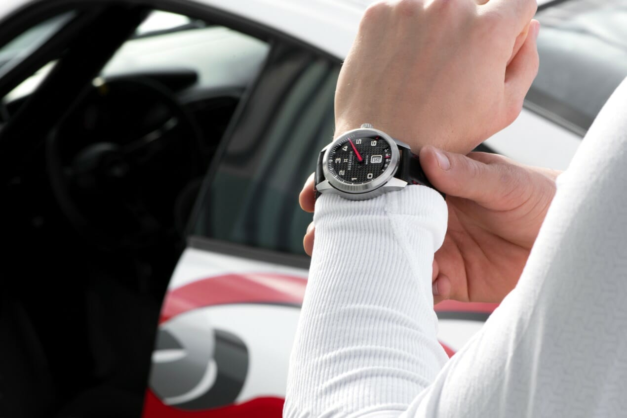 La montre G Tour Racing possède une réserve de marche de 56 heures, assurant ainsi une grande fiabilité et autonomie. 
