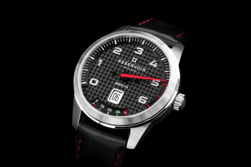 Le cadran de la GT Racing Tour est en carbone.