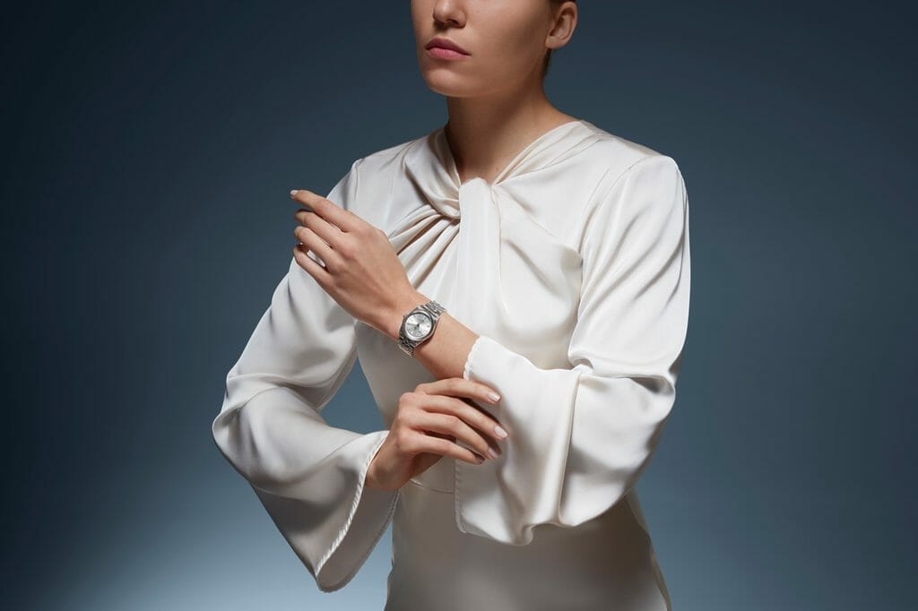 La montre Black Bay possède un bracelet en acier inoxydable 316L et d'un fermoir TUDOR "T-fit", assurants un confort optimal au poignet.