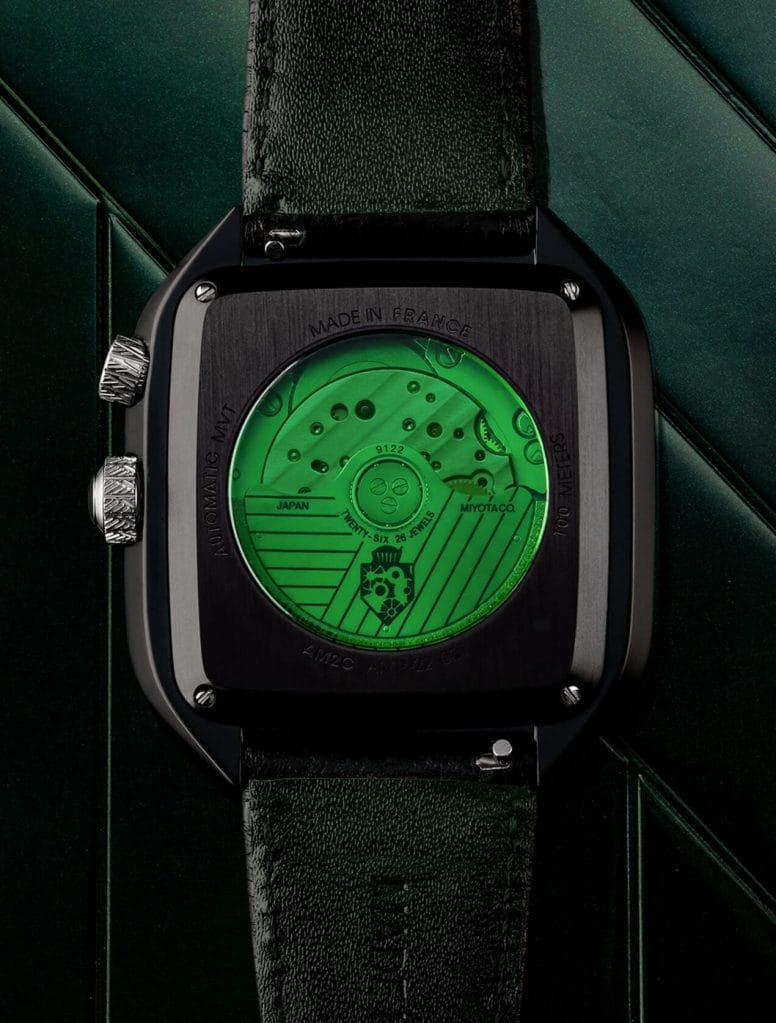 Fond squelette vert qui laisse apparaitre le mouvement 9122.