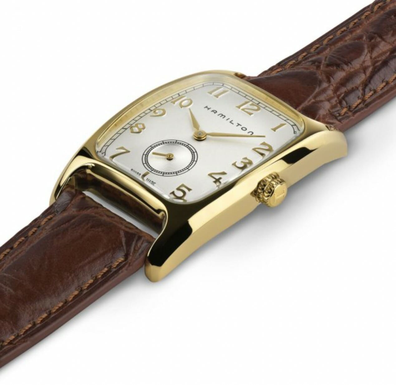 Montre Boulton : Cadran blanc avec compteur petite seconde, Aiguilles des heures, des minutes et des secondes en laiton, Mouvement quartz, Bracelet en cuir brun avec finition alligator, boucle ardillon. 
