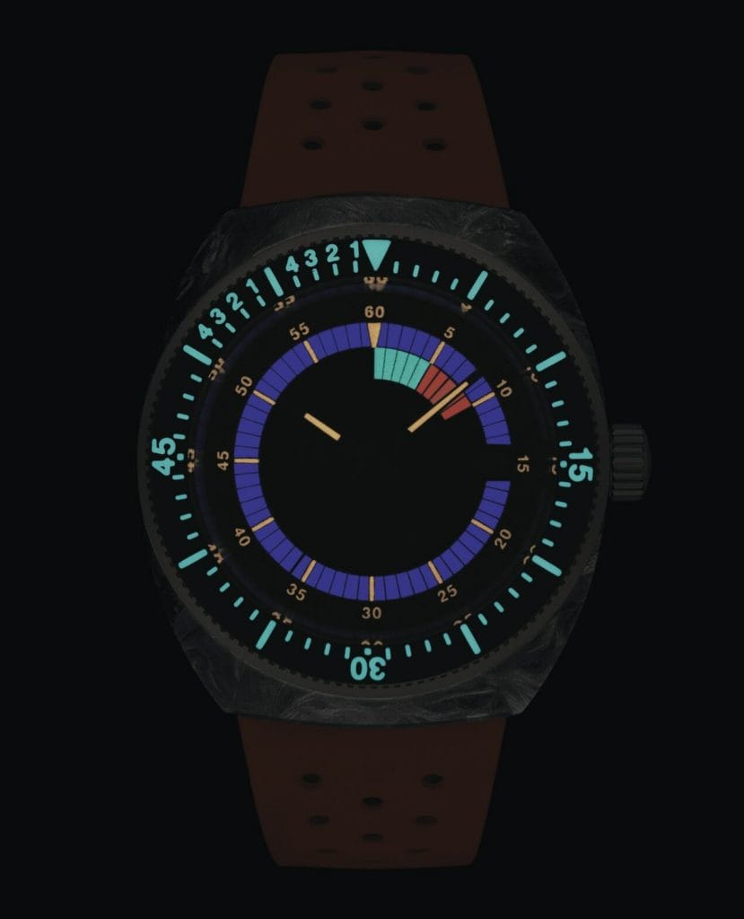 Cadran avec index des heures et des minutes luminescents multicolores et compte à rebours régate en Super-LumiNova®
Aiguilles bâton des heures et des minutes revêtues de Super-LumiNova®