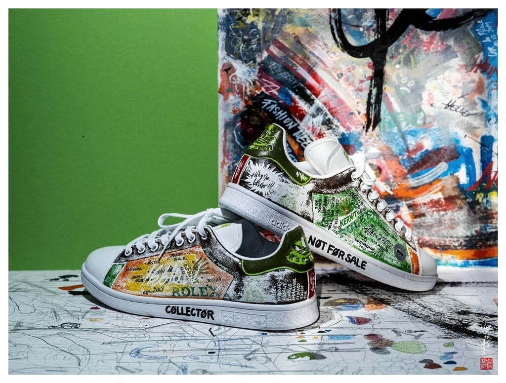 Une paire de sneakers, un casque, un pavé de Paris, un blouson, un bracelet de montre...