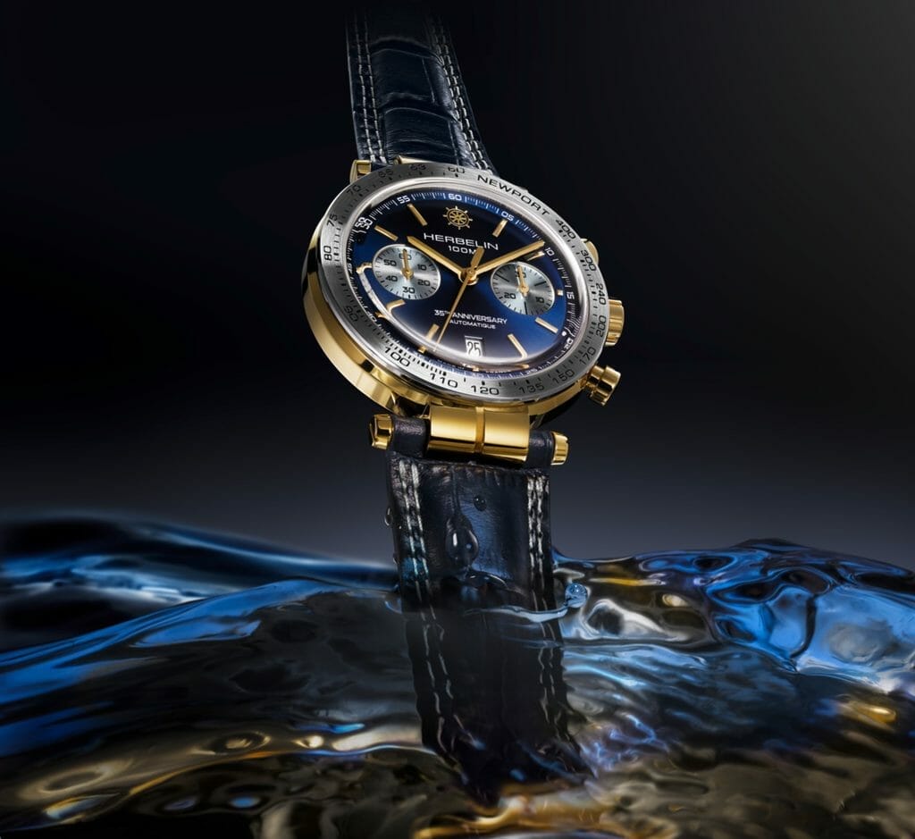 Boîtier en acier inoxydable 316L / acier inoxydable 316L recouvert de PVD or jaune poli / lunette en acier inoxydable 316L brossée circulaire avec échelle tachymétrique, gravée et encrée en noir.