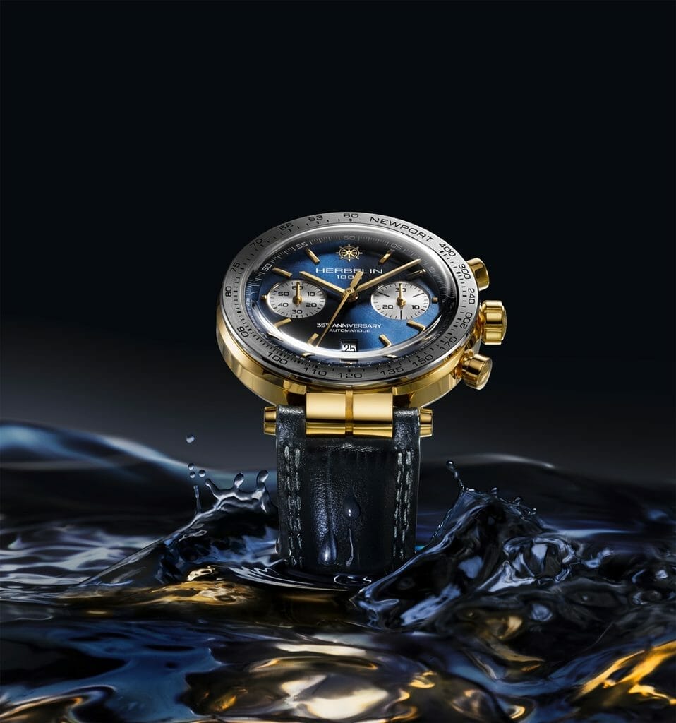 Cadran bleu Newport soleillé / Index biseautés dorés / Compteur « 30 mn » à 3h ; compteur « petite seconde » à 9h / Guichet date à 6h