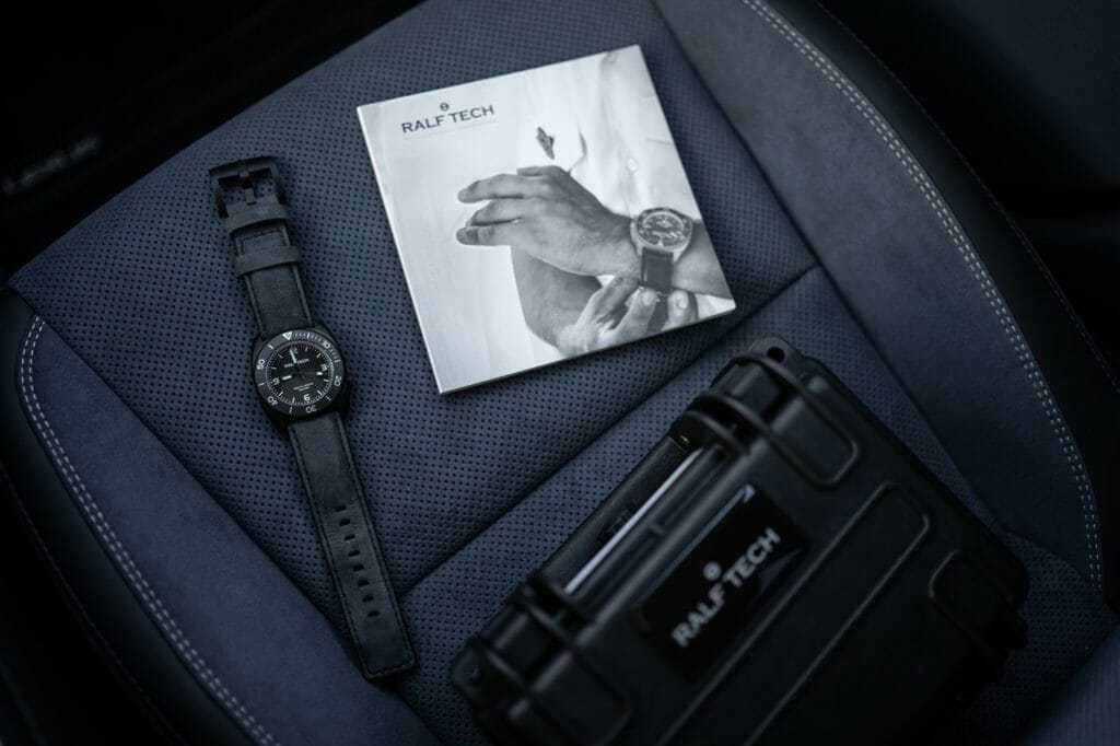 Boîtier acier chirurgical 316L PVD noir microbillé mat / Etanchéité réelle de 300M / Conforme à la norme ISO 6425 "montres de plongée".