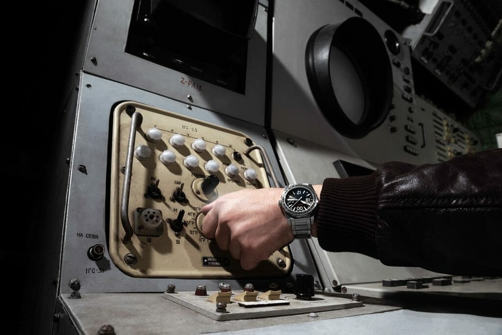 Mouvement automatique 24 heures, Réserve de marche de 40 heures, Calibre 2624. 