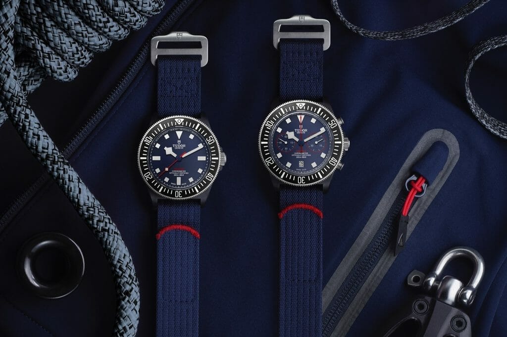 À gauche, montre Pelagos FXD : Aiguilles des heures, minutes et secondes au centre/ Stop seconde pour mise à l’heure précise.
À droite, montre Pelagos FXD Chrono : Heures et minutes au centre Secondes du chronographe au centre/ Compteur 45 minutes du chronographe à 3 h/ Petite seconde à 9 h/ Date instantanée à 6 h par guichet avec correction rapide/ Stop seconde pour mise à l’heure précise.