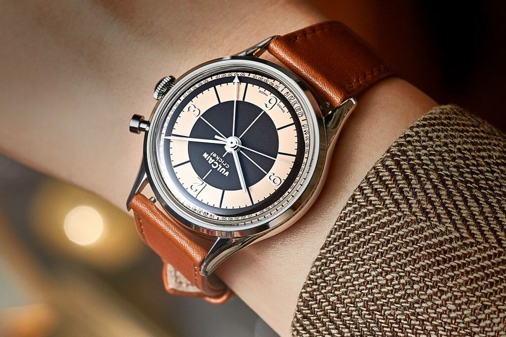 Calibre à remontage manuel / Alarme Vulcain V-10 / Réserve de marche de 42 heures.